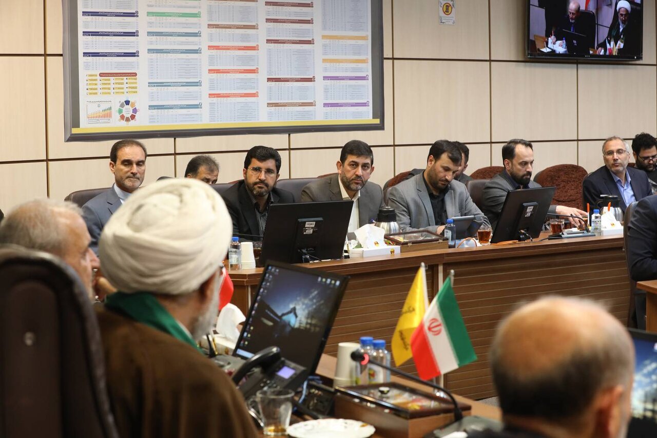 نشست کمیسیون اصل نود با وزیر نیرو/ تدابیر ویژه مجلس برای پایداری آب و برق؛ از نوسازی موتور کولرها تا جریمه هوشمند پرمصرف‌ها